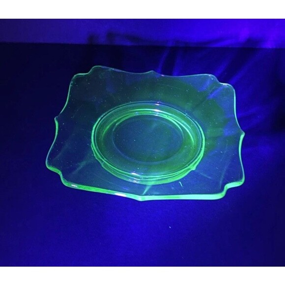 Set Of 3 Vintage Green Uranium Depression Glass 1 Square Plate & 2 Sherbet Cups - Picture 3 of 16